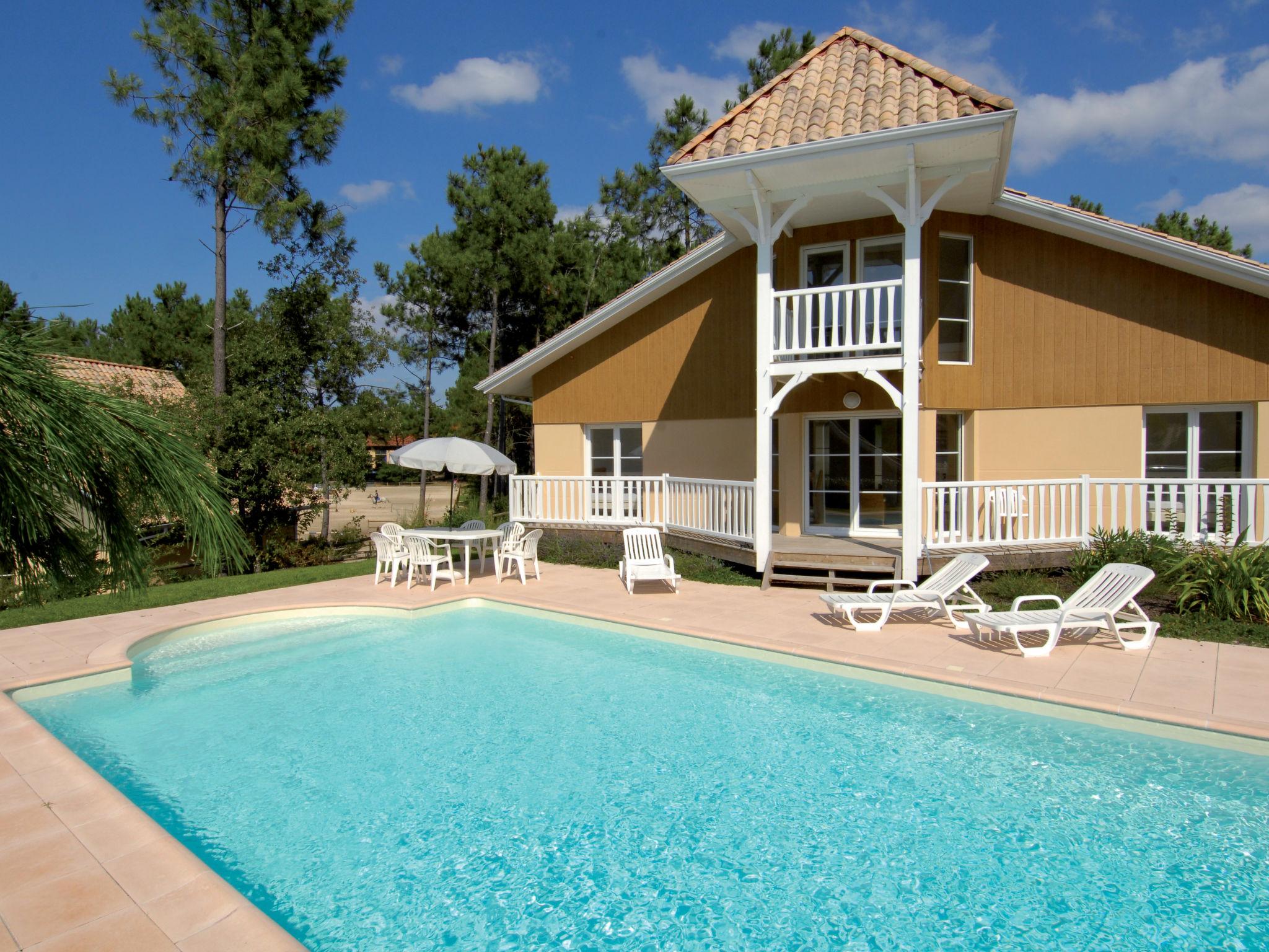 service de conciergerie pour une maison de vacances avec piscine à Lacanau