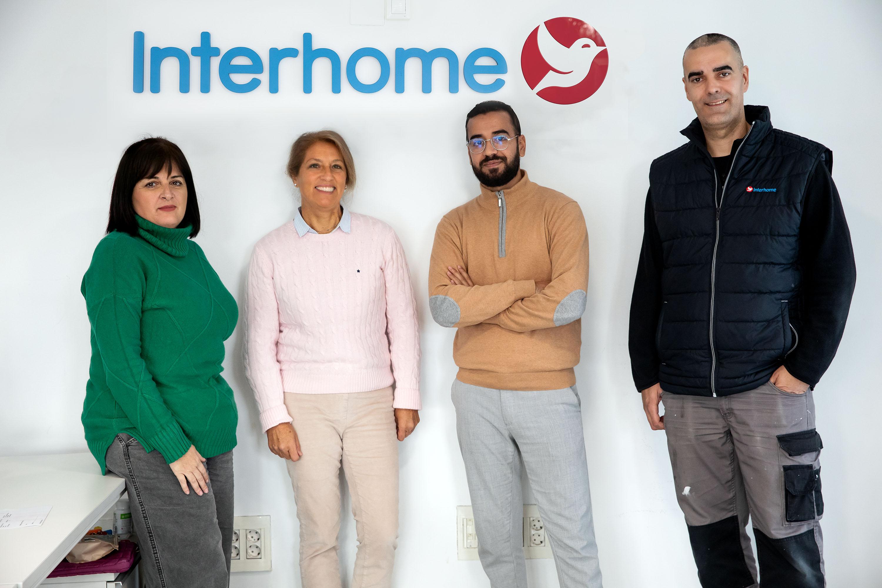 equipo de la oficina local de gestión de propiedades en Nerja