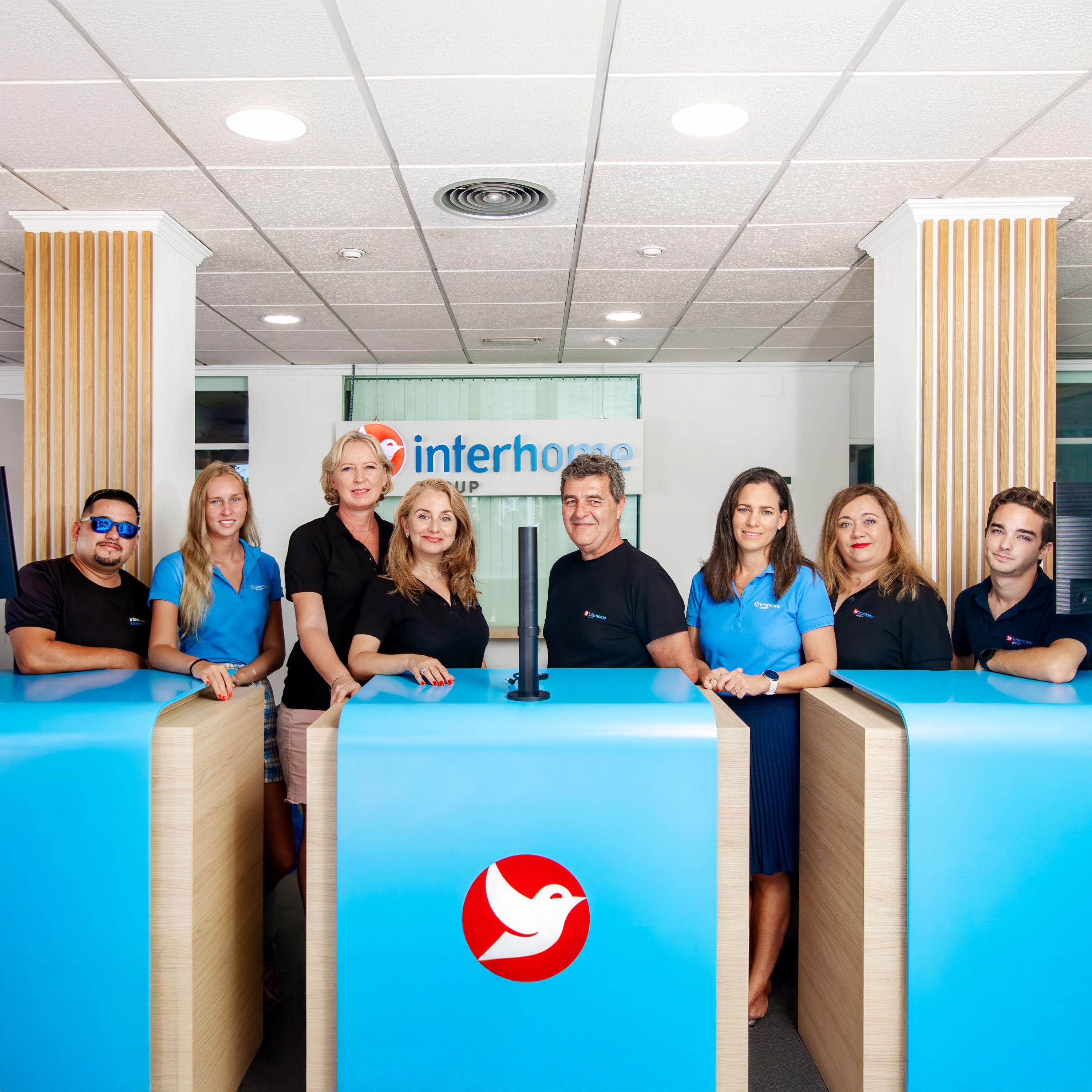 equipo de la oficina local de gestión de propiedades en Jávea