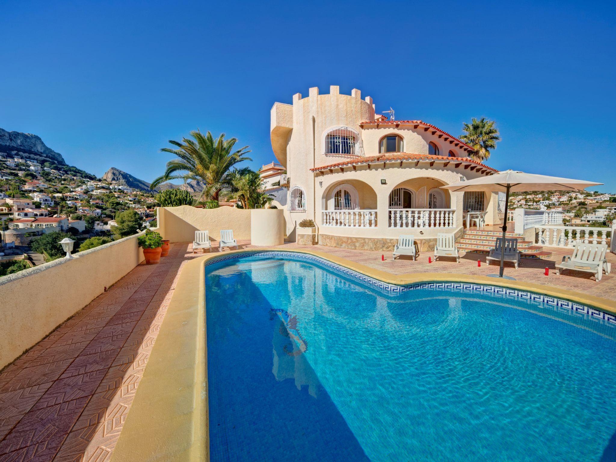 Property management for a holiday villa with pool in Calpe