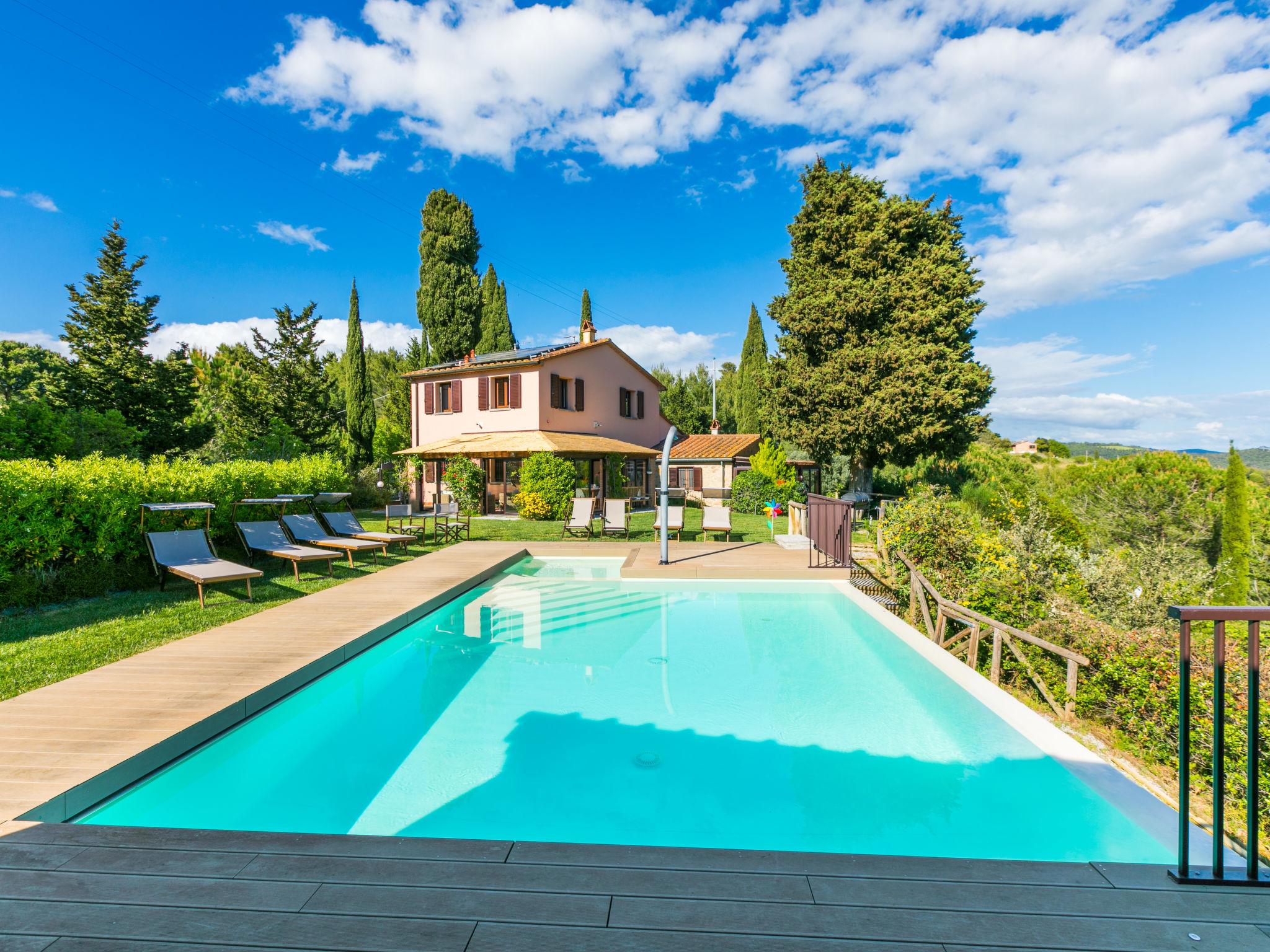 gestione case vacanza con piscina a Cecina
