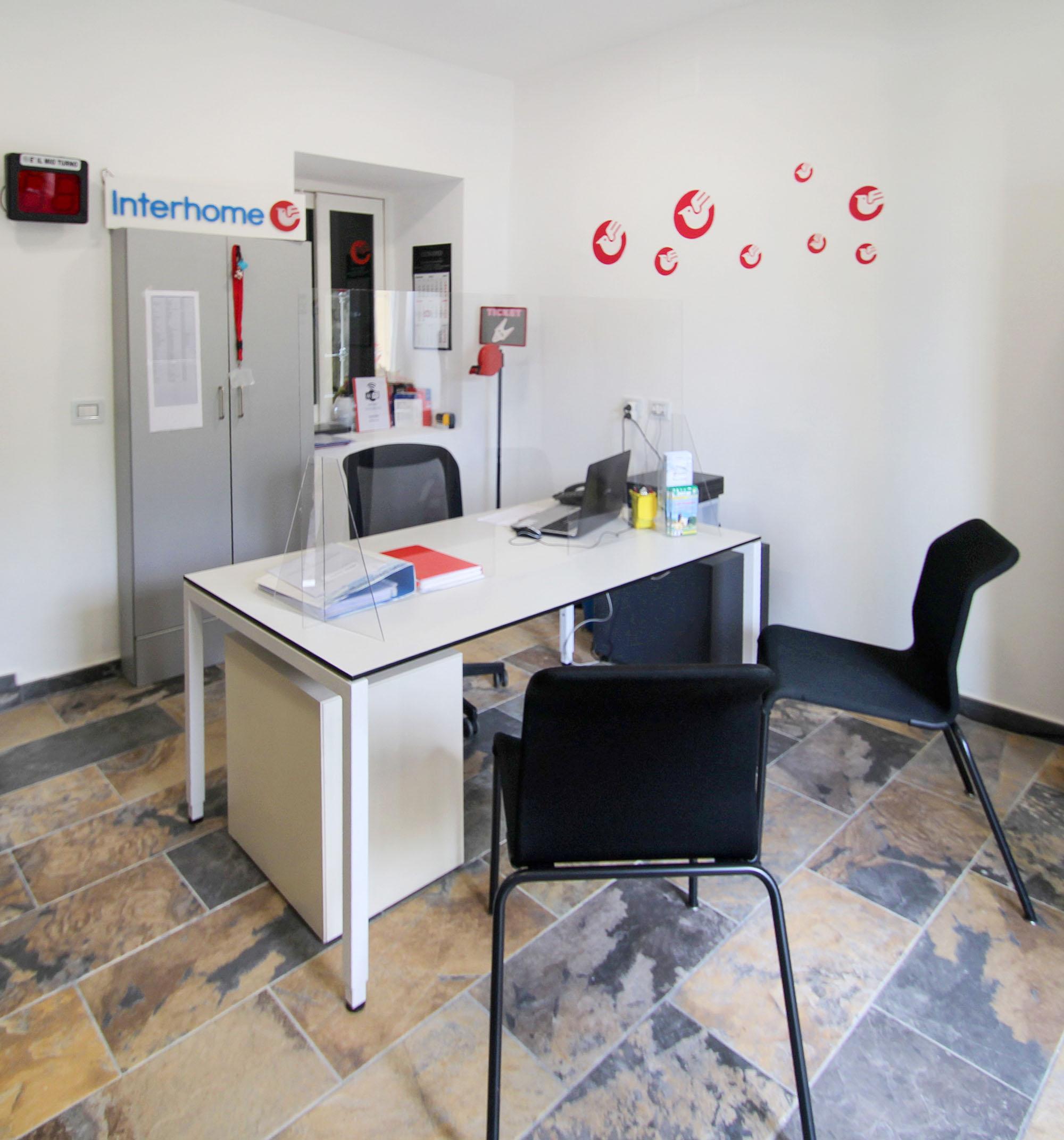 il team della nostra agenzia di affitti brevi a Porto Valtravaglia