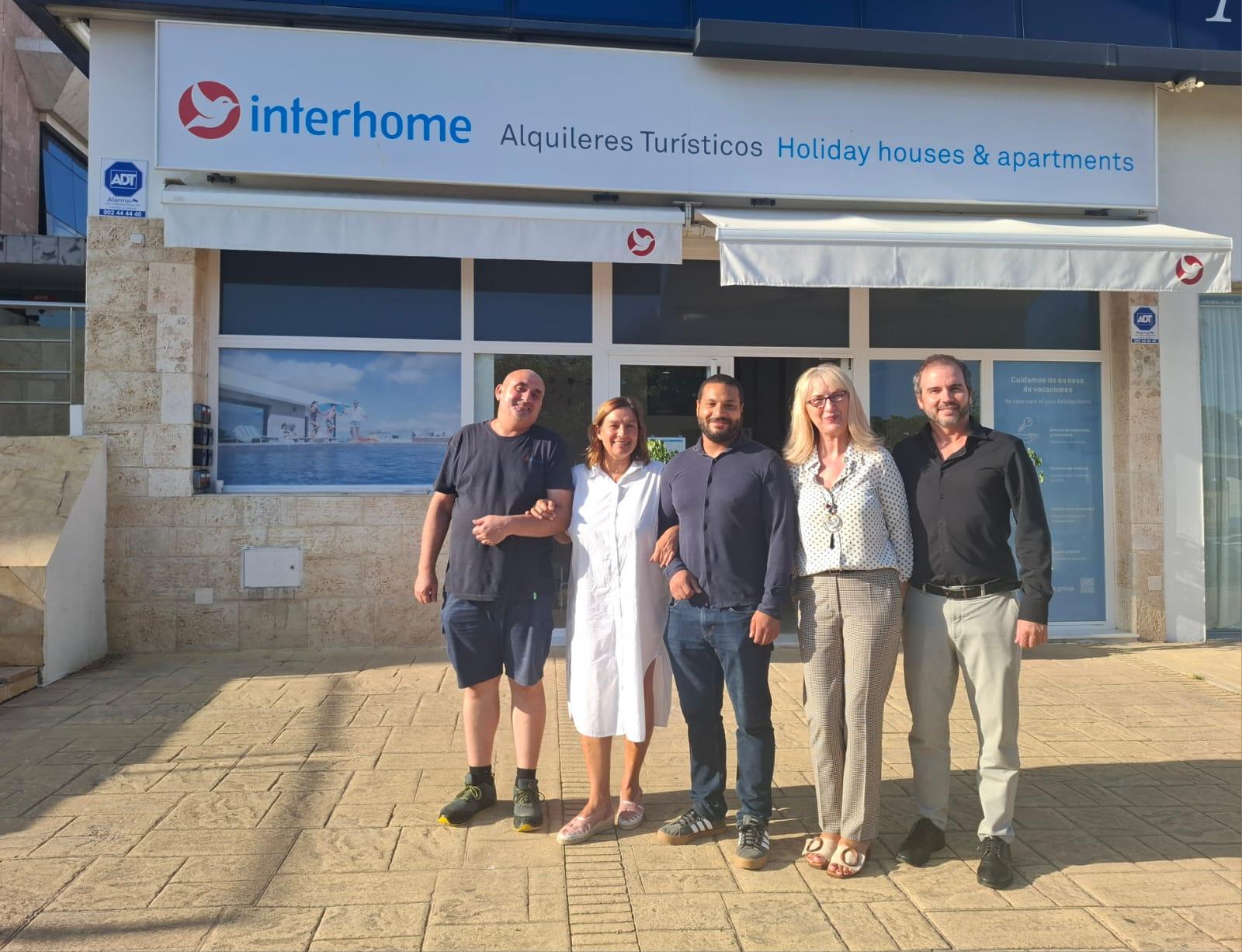 equipo de la oficina local de gestión de propiedades en Marbella